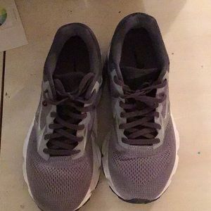 Women’s Mizuno Wave Inspire 16 Running Shoes
Size 8